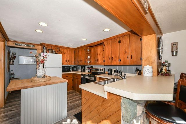 W179S8246 Pioneer DRIVE, Muskego, WI 53150