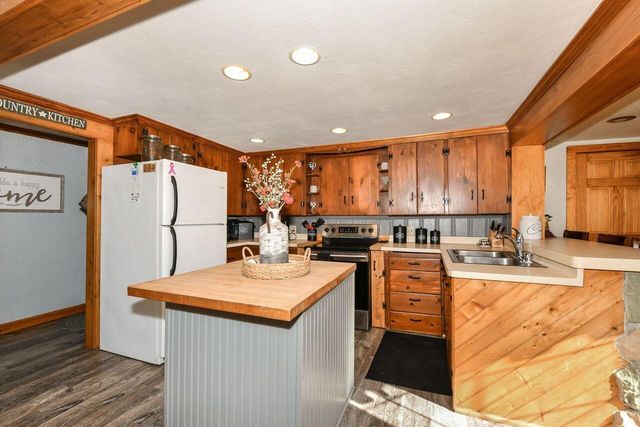 W179S8246 Pioneer DRIVE, Muskego, WI 53150