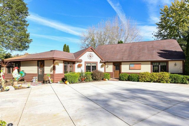 W179S8246 Pioneer DRIVE, Muskego, WI 53150