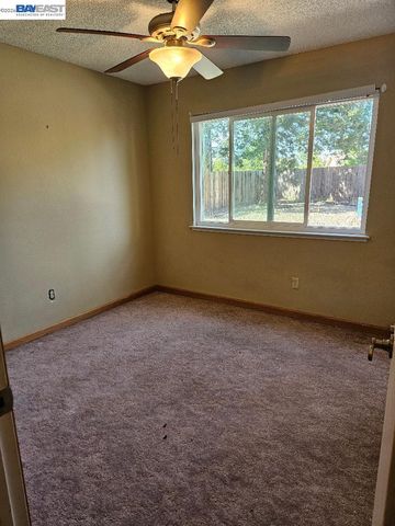 8504 Sunnybrae Dr, Sacramento, CA 95823