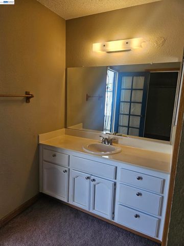 8504 Sunnybrae Dr, Sacramento, CA 95823