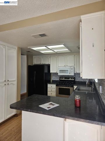 8504 Sunnybrae Dr, Sacramento, CA 95823