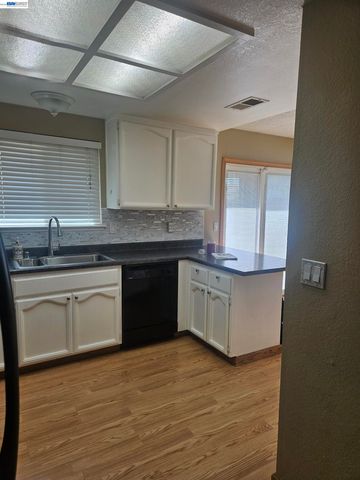 8504 Sunnybrae Dr, Sacramento, CA 95823