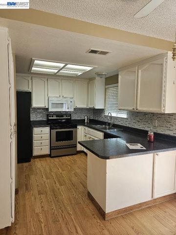 8504 Sunnybrae Dr, Sacramento, CA 95823