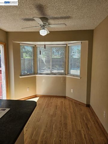 8504 Sunnybrae Dr, Sacramento, CA 95823