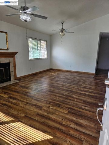 8504 Sunnybrae Dr, Sacramento, CA 95823