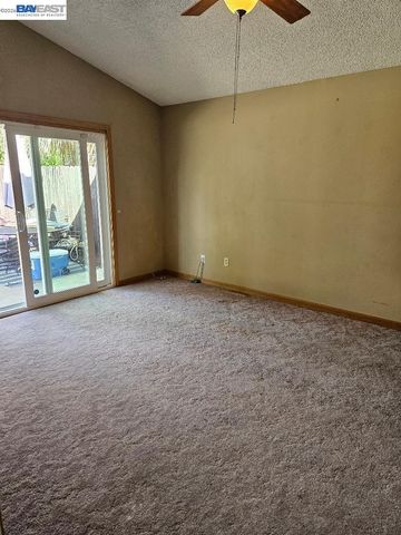 8504 Sunnybrae Dr, Sacramento, CA 95823