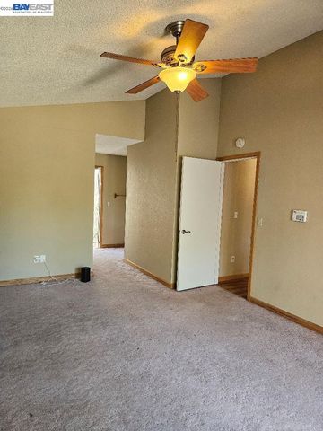 8504 Sunnybrae Dr, Sacramento, CA 95823