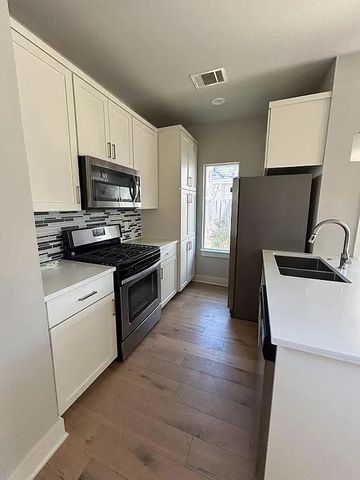 2209 Willow ST B, Austin, TX 78702