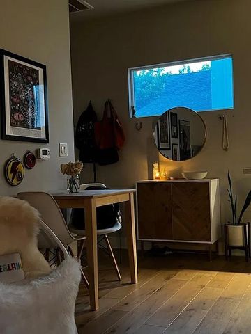 2209 Willow ST B, Austin, TX 78702