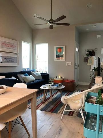 2209 Willow ST B, Austin, TX 78702