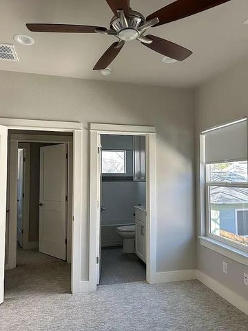 2209 Willow ST B, Austin, TX 78702