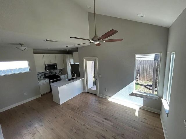 2209 Willow ST B, Austin, TX 78702