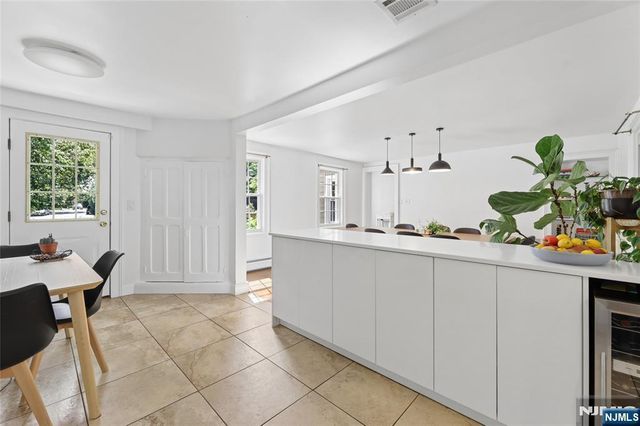 253 Clinton Avenue, Tenafly, NJ 07670