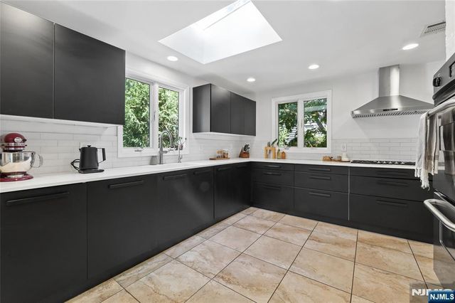 253 Clinton Avenue, Tenafly, NJ 07670