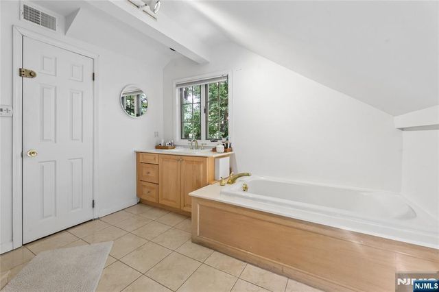 253 Clinton Avenue, Tenafly, NJ 07670