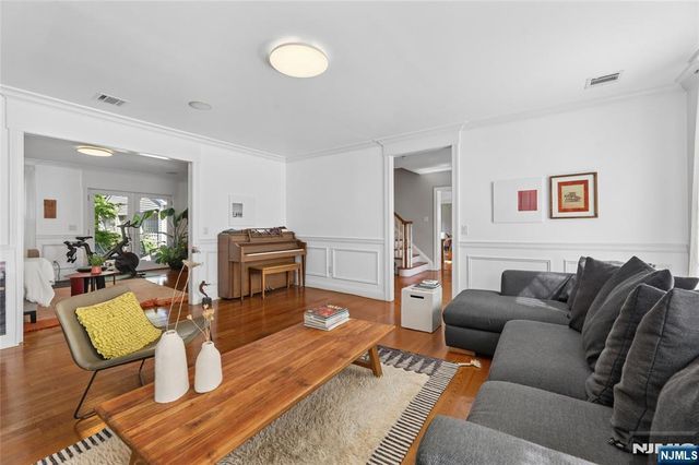 253 Clinton Avenue, Tenafly, NJ 07670