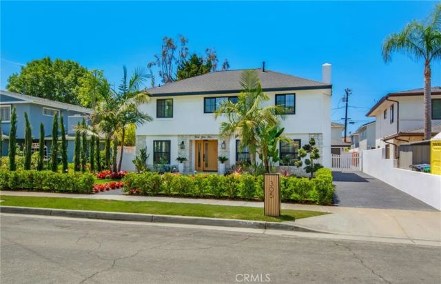 305 Robinhood, Costa Mesa, CA 92627