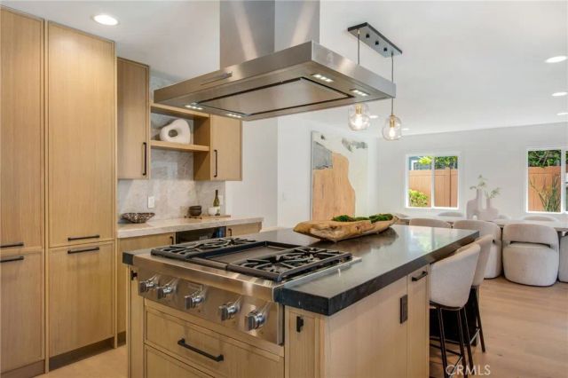 305 Robinhood, Costa Mesa, CA 92627