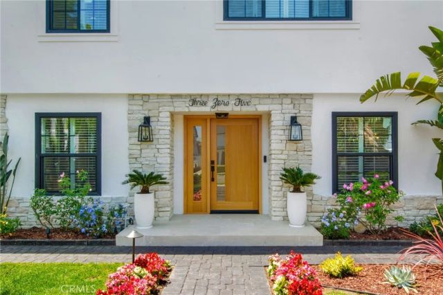 305 Robinhood, Costa Mesa, CA 92627