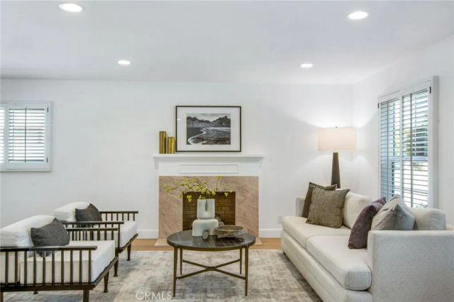 305 Robinhood, Costa Mesa, CA 92627