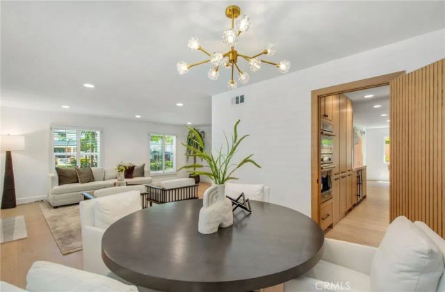 305 Robinhood, Costa Mesa, CA 92627