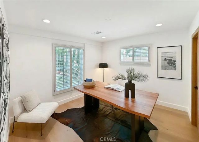 305 Robinhood, Costa Mesa, CA 92627