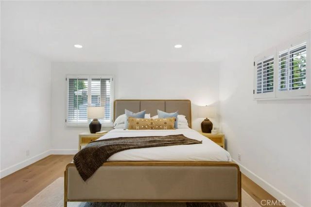 305 Robinhood, Costa Mesa, CA 92627