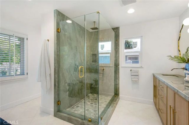 305 Robinhood, Costa Mesa, CA 92627