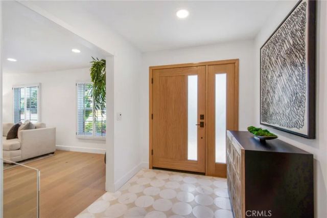 305 Robinhood, Costa Mesa, CA 92627