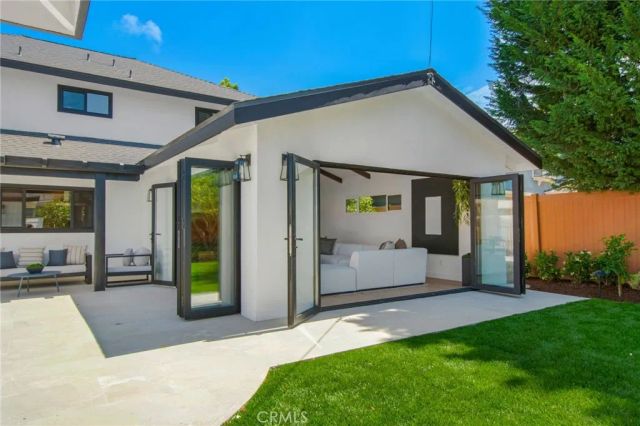 305 Robinhood, Costa Mesa, CA 92627