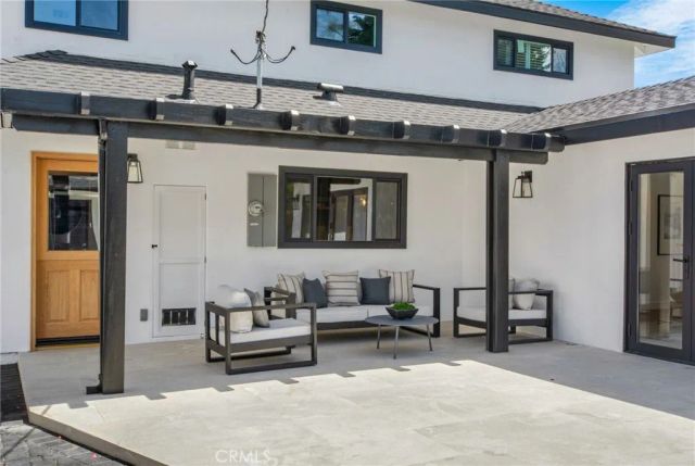 305 Robinhood, Costa Mesa, CA 92627