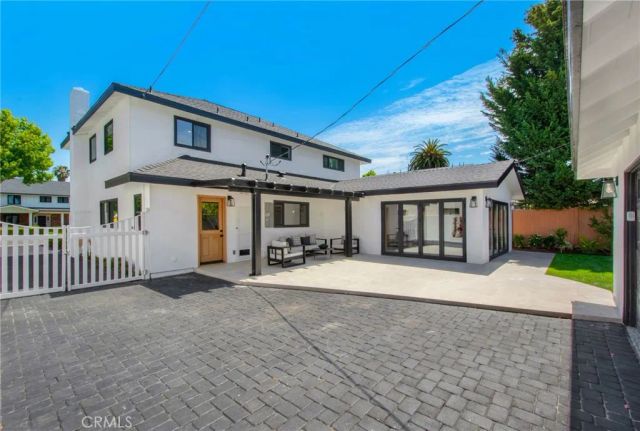 305 Robinhood, Costa Mesa, CA 92627