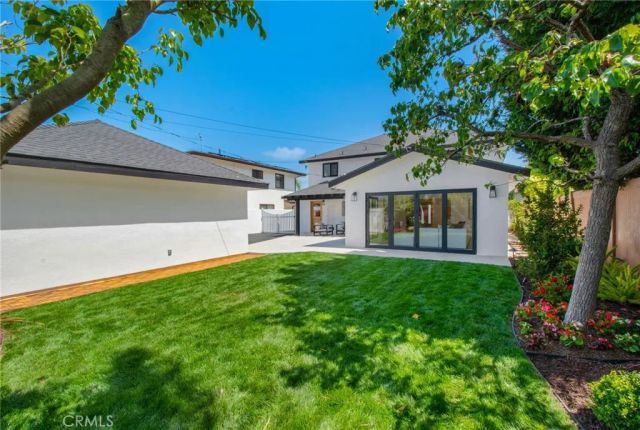 305 Robinhood, Costa Mesa, CA 92627