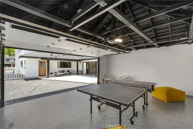 305 Robinhood, Costa Mesa, CA 92627