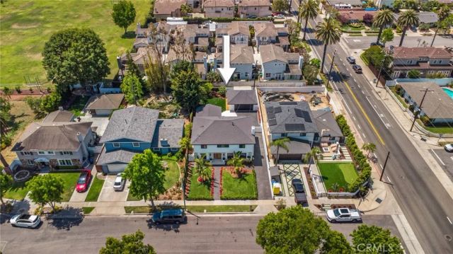 305 Robinhood, Costa Mesa, CA 92627