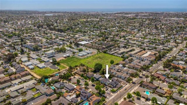 305 Robinhood, Costa Mesa, CA 92627