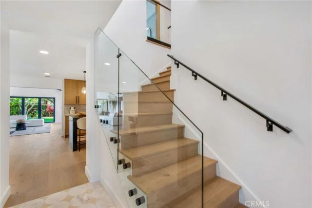 305 Robinhood, Costa Mesa, CA 92627