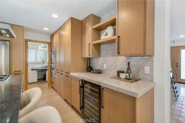 305 Robinhood, Costa Mesa, CA 92627