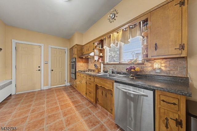 101 Chamberlain Ave, Paterson City, NJ 07502