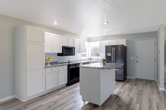 1255 106th Avenue, Plainwell, MI 49080