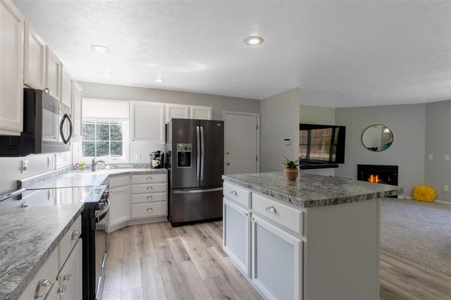 1255 106th Avenue, Plainwell, MI 49080