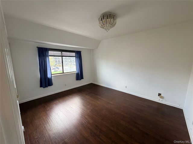 520 115th Street 520E, College Point, NY 11356