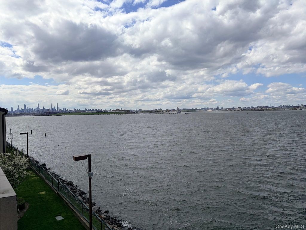 520 115th Street 520E, College Point, NY 11356