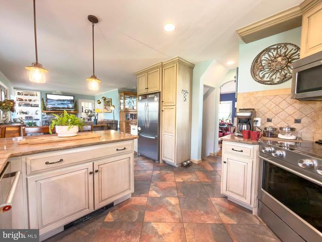 118 ELM DR, Lansdale, PA 19446