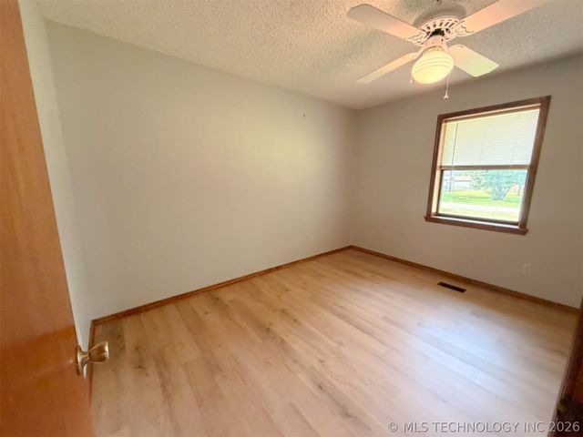 305 E Barclay Street, Henryetta, OK 74437