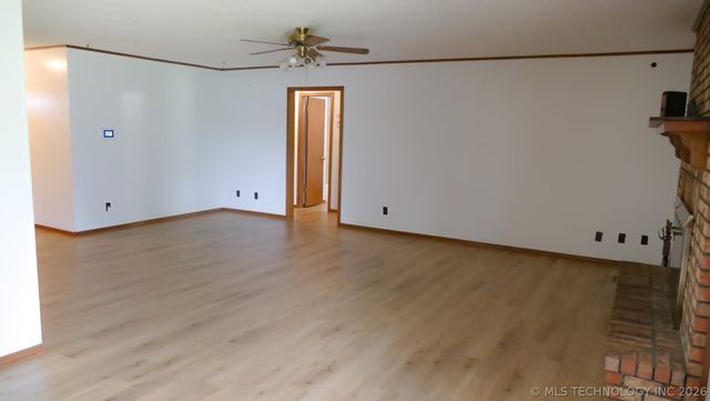 305 E Barclay Street, Henryetta, OK 74437