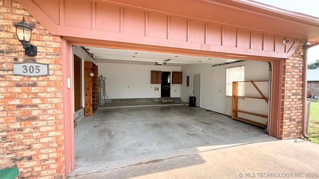 305 E Barclay Street, Henryetta, OK 74437