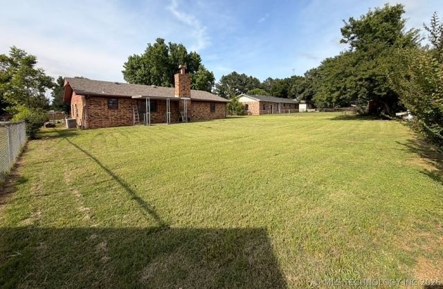 305 E Barclay Street, Henryetta, OK 74437