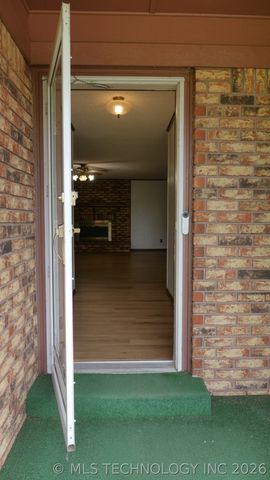 305 E Barclay Street, Henryetta, OK 74437